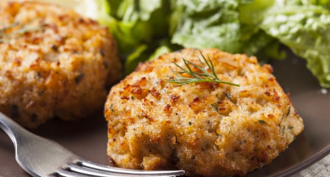 These Classic New England Crab Cakes Taste Just Like Summer!