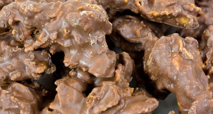 These Chocolate Nut Clusters Are So Tasty & Easy To Make, They’re Almost Sinful!