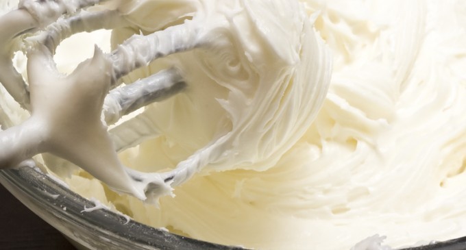 Make The Perfect Batch Of Homemade Butter Cream Frosting: You Only Need Four Simple Ingredients!