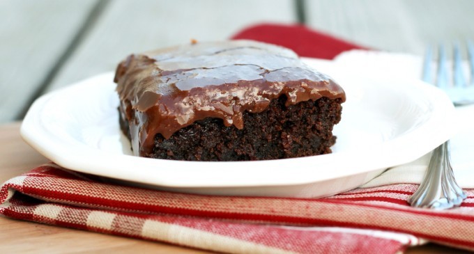 Make A Hostess Inspired Sheet Cake Complete With The Chocolate Ganache & Creamy Filling